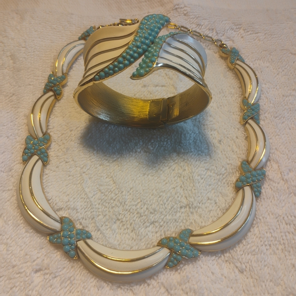 Crown Trifari 1960's Simi Parure Gold Toneset